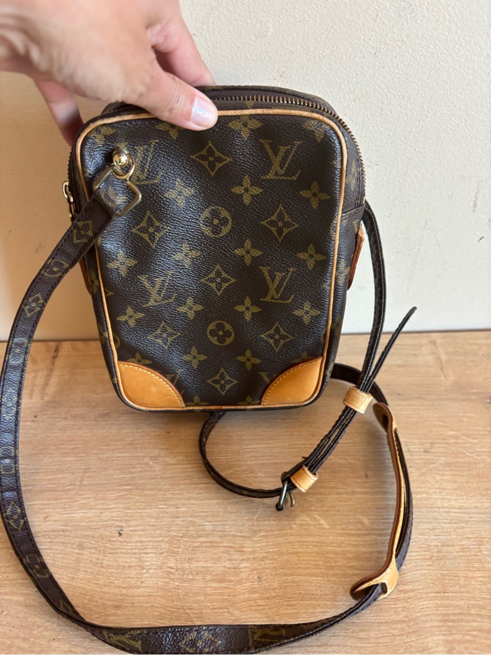 Authentic . There is a problem with the strap - Picture 3 of 9